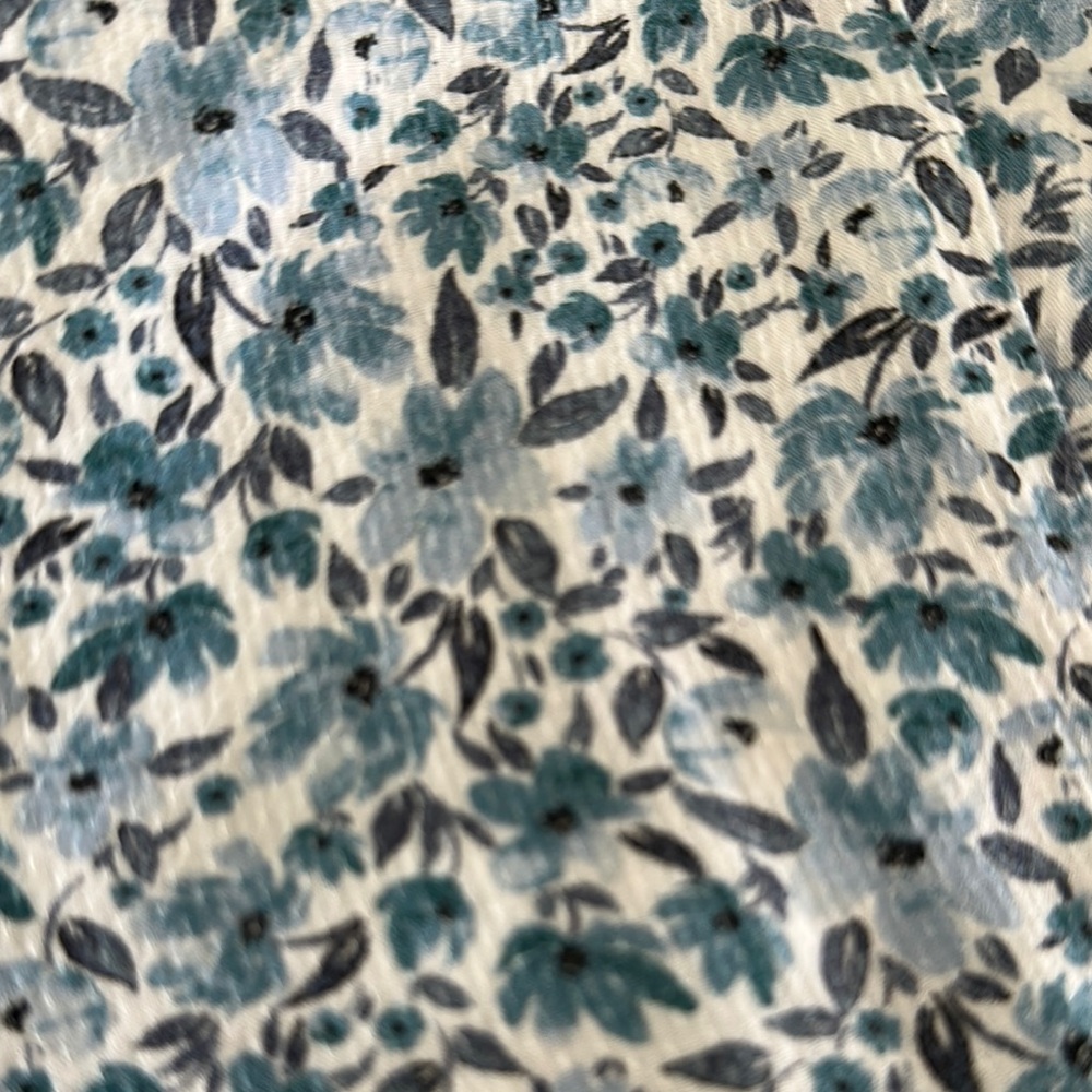 STILLWATER Chic Blue and White Floral Midi Dress with Plunging Neckline - Picture 2 of 12